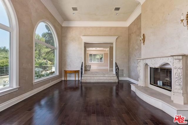 732 Saint Katherine Drive, La Canada Flintridge CA: https://media.crmls.org/mediaz/51c3e6aa-c229-47b6-89b2-a0167f16c401.jpg