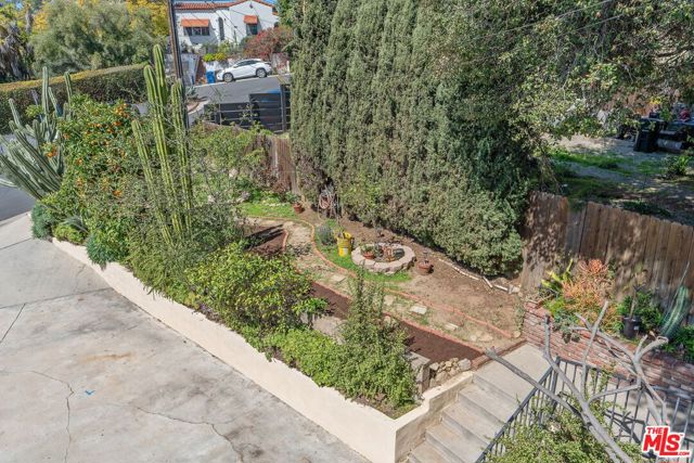 2160 Lake Shore Avenue, Los Angeles CA: https://media.crmls.org/mediaz/51c3ed5d-27e4-409b-9ac6-c5cdea008b7b.jpg