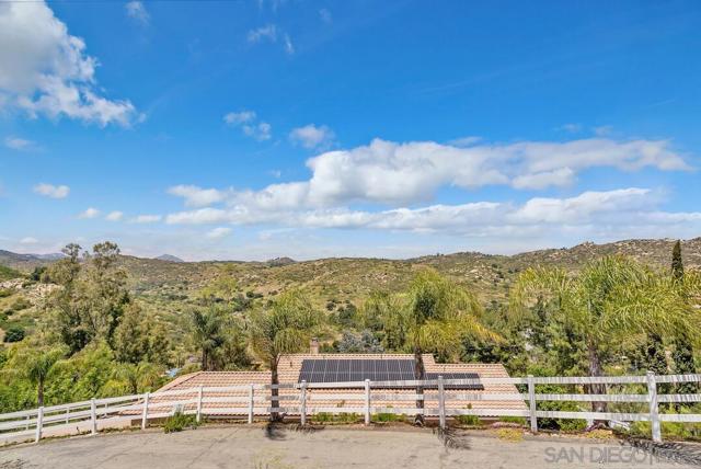 22318 Casa De Carol, Ramona CA: https://media.crmls.org/mediaz/51c40ead-8b34-440d-b1a0-ec4c9bc167bb.jpg