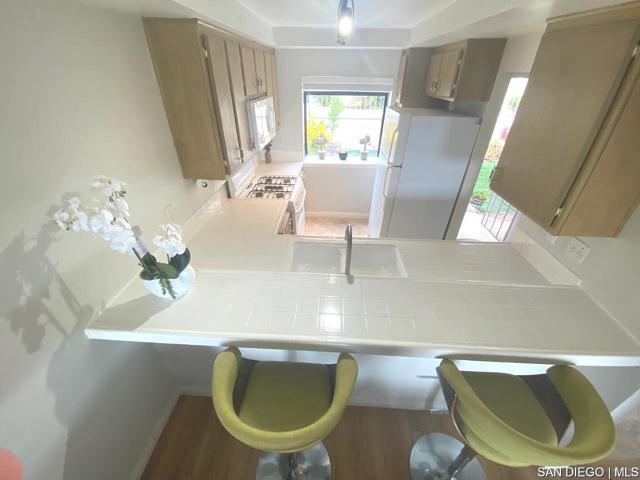 108 S Kihridge LN, Encinitas CA: https://media.crmls.org/mediaz/51c4325c-1abb-459d-abaf-0f00725d23ae.jpg