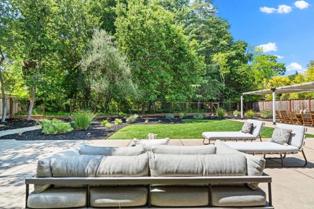 969 Eichler Drive, Mountain View CA: https://media.crmls.org/mediaz/51c455f0-29a1-4db2-892d-55324a9c5f2a.jpg
