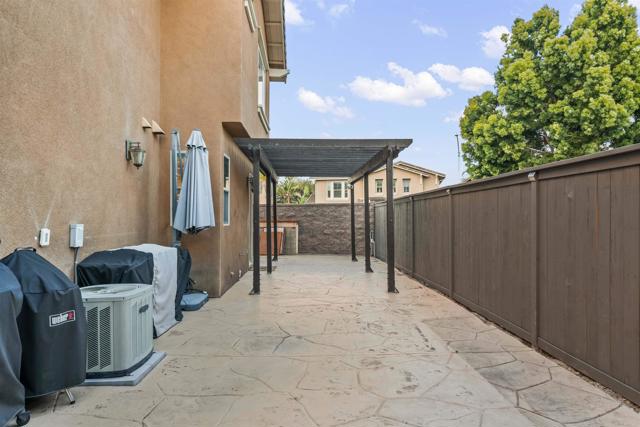 2194 Honeybee Street, Chula Vista CA: https://media.crmls.org/mediaz/51c49095-6370-426b-a328-c5559e9784ed.jpg