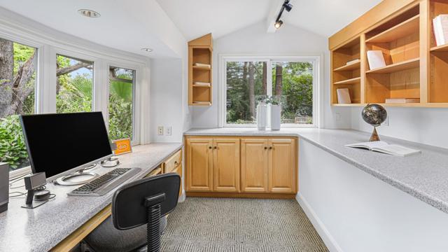 161 E Floresta Way, Portola Valley CA: https://media.crmls.org/mediaz/51c49bfe-ffda-4c73-8d5d-9dedfb7c64cd.jpg