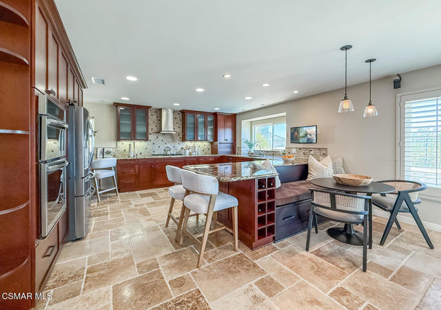 3331 Monte Carlo Drive, Thousand Oaks CA: https://media.crmls.org/mediaz/51c50ec9-3c89-4a45-bd99-c99776789f6c.jpg