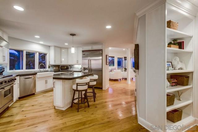 7651 Country Club Drive, La Jolla CA: https://media.crmls.org/mediaz/51c5686a-f049-4917-9868-fe2a30b29369.jpg