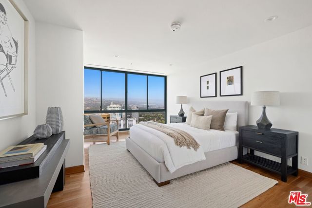 10490 Wilshire Boulevard, Los Angeles CA: https://media.crmls.org/mediaz/51c59cc3-b6a4-4da8-9531-05b69323cceb.jpg