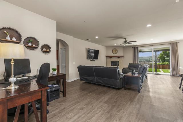 10252 Casa Ct, Santee CA: https://media.crmls.org/mediaz/51c69aa4-f3fe-4ac6-ba3c-76001e44855f.jpg