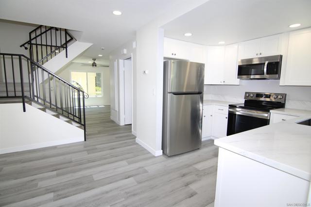9793 Caminito Cuadro, San Diego CA: https://media.crmls.org/mediaz/51c69ff9-7e83-4f07-918a-5e12e8786221.jpg