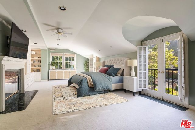 3734 Longridge Avenue, Sherman Oaks CA: https://media.crmls.org/mediaz/51c6b1ca-0fea-44d4-a963-704471474568.jpg