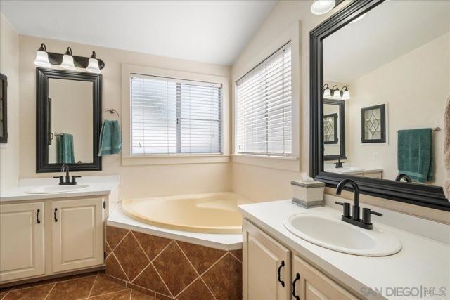 13327 Casa Vista St, Poway CA: https://media.crmls.org/mediaz/51c726fd-3b94-49bd-9ea2-84cc4b09c771.jpg