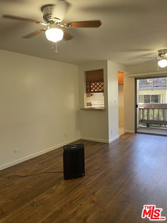 9206 Summertime Lane, Culver City CA: https://media.crmls.org/mediaz/51c79d4e-3381-4dc8-9dd7-2d06dd3b97c6.jpg