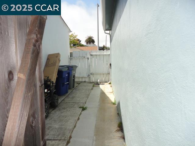 36 Greenwood Dr, South San Francisco CA: https://media.crmls.org/mediaz/51c7d257-7581-4b91-a92e-1faadd97eefe.jpg
