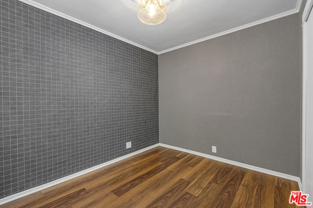 7024 De Longpre Avenue, Los Angeles CA: https://media.crmls.org/mediaz/51c866c0-c088-4c92-ad8d-8cb89ffa242e.jpg