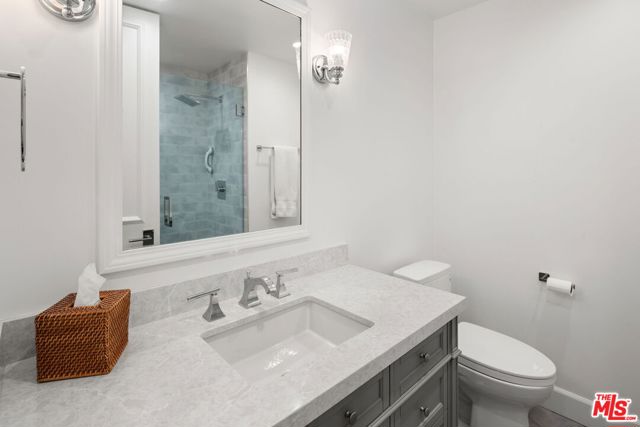 300 N Swall Drive, Beverly Hills CA: https://media.crmls.org/mediaz/51c87cba-3476-49cf-93e7-f5413900c3ef.jpg