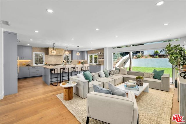 1736 Paseo Del Mar, Palos Verdes Estates CA: https://media.crmls.org/mediaz/51c90ddc-020f-4bb8-bec6-895b22da0717.jpg