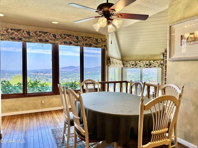31445 Glenbridge Road, Westlake Village CA: https://media.crmls.org/mediaz/51c9298d-8956-416f-8a77-af3b29793411.jpg