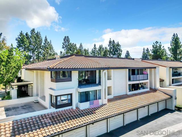 Image 28 of 42 For 17607 Pomerado Road  204
