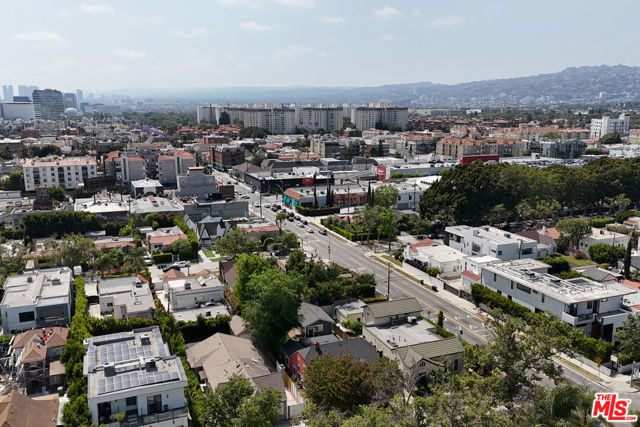 607 S Orange Drive, Los Angeles CA: https://media.crmls.org/mediaz/51c957bf-e586-438e-94c5-36e84334e6c4.jpg
