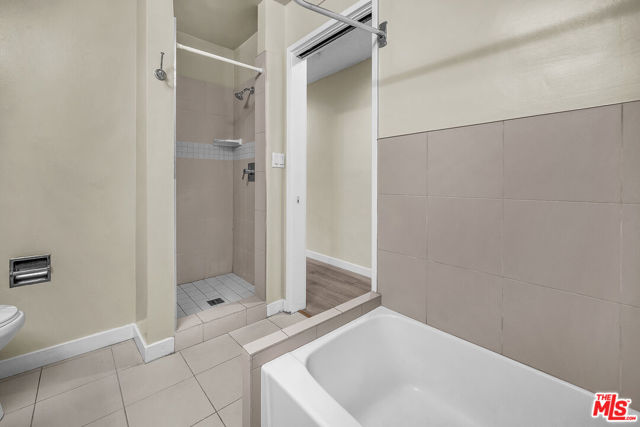 5137 Reynier Avenue, Los Angeles CA: https://media.crmls.org/mediaz/51c959d7-aac5-4113-9543-4a54ac78ac66.jpg