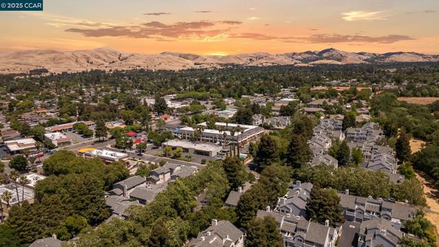 4540 Melody Dr, Concord CA: https://media.crmls.org/mediaz/51c95e0a-c8df-4d92-89fe-c640144c86f7.jpg