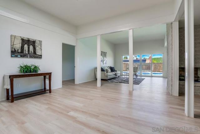 15034 Jenell St, Poway CA: https://media.crmls.org/mediaz/51c98d69-843b-4f91-884f-5e71ecbcacb3.jpg