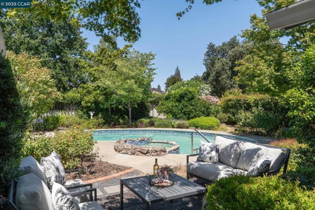 149 Rock Oak Court, Walnut Creek CA: https://media.crmls.org/mediaz/51c98ff1-6669-466c-8e7a-d856d174f591.jpg