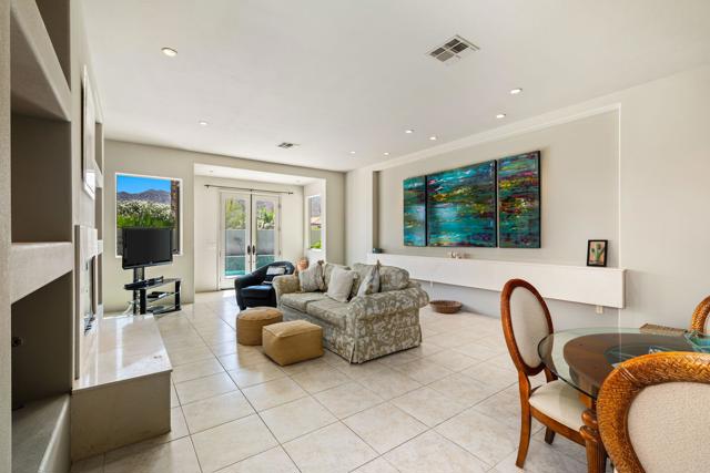 54385 Avenida Madero, La Quinta CA: https://media.crmls.org/mediaz/51c99b35-2976-45cf-8ece-587d4847dd6f.jpg