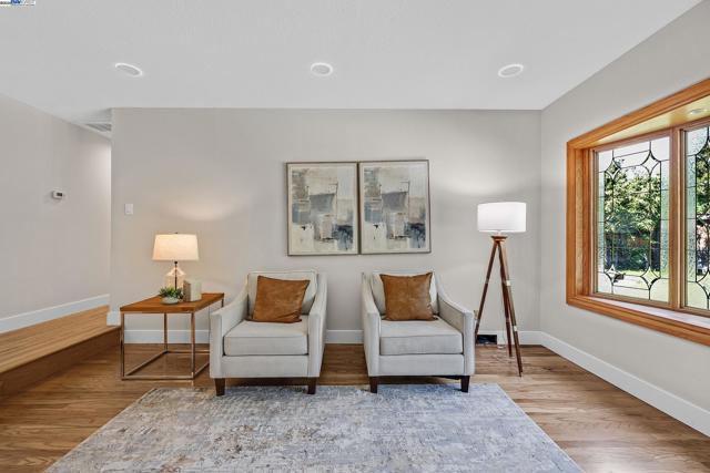 5041 Golden Rd, Pleasanton CA: https://media.crmls.org/mediaz/51c9ae21-4b5a-45a2-a7ae-864ab5723342.jpg
