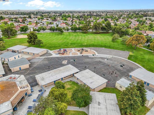 4403 Burke Way, Fremont CA: https://media.crmls.org/mediaz/51c9e224-0f66-4a7c-9972-92e44f927b2b.jpg