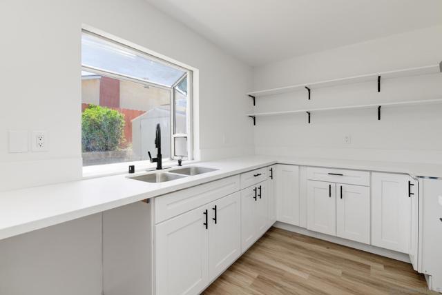 531 Bluffview Rd, Spring Valley CA: https://media.crmls.org/mediaz/51ca1666-04cd-41a5-8ef7-f345eeff072a.jpg