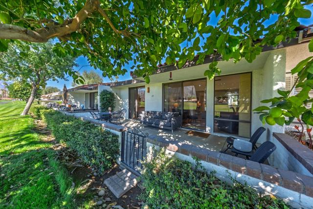 171 Avenida Las Palmas, Rancho Mirage CA: https://media.crmls.org/mediaz/51ca50d9-41bd-44ee-82b2-7a456e80bc65.jpg