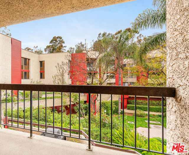 3961 Via Marisol, Los Angeles CA: https://media.crmls.org/mediaz/51cba21d-045e-461a-9791-fe41b1482edb.jpg