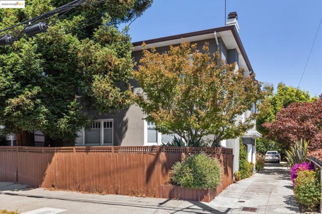 6426 Benvenue Ave, Oakland CA: https://media.crmls.org/mediaz/51ccfeb2-dbf9-4aa4-8e19-1170e3375313.jpg
