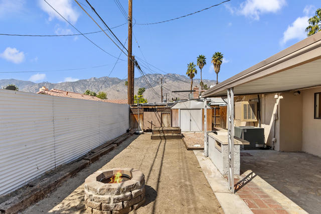 3933 E Calle San Antonio, Palm Springs CA: https://media.crmls.org/mediaz/51cda9c9-04db-47b5-b3aa-cbcdc3574ce5.jpg