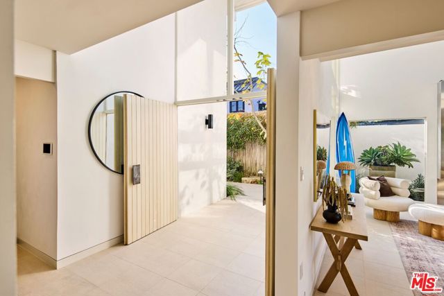 23515 Malibu Colony Road, Malibu CA: https://media.crmls.org/mediaz/51cdbdcc-20ec-4214-ab37-f2eb04013f37.jpg