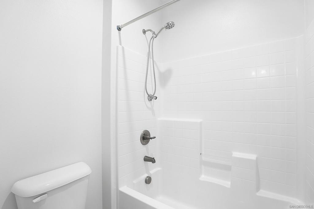 https://media.crmls.org/mediaz/51cdf535-fede-44b1-8ad5-55a4ce3839ae.jpg?preset=X-Large