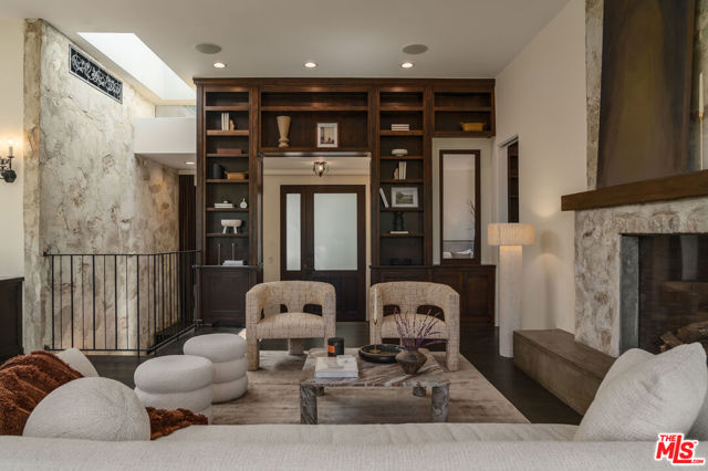2444 Lyric Avenue, Los Angeles CA: https://media.crmls.org/mediaz/51ce1d57-2ee9-4e54-9777-98ab1275e177.jpg