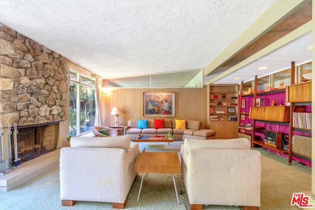 7545 Kimdale Lane, Los Angeles CA: https://media.crmls.org/mediaz/51ce4ba8-a57d-4690-a74a-77e2f03aae61.jpg