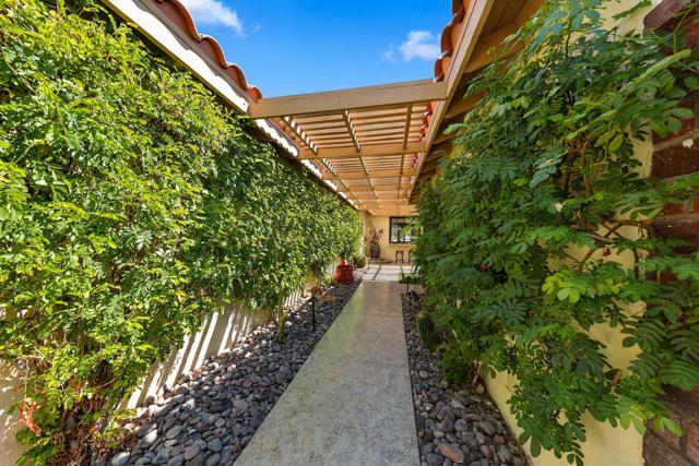 148 Las Lomas, Palm Desert, CA 92260