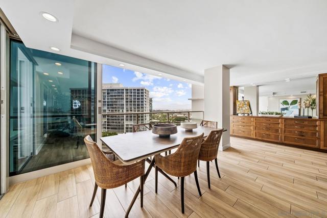 1780 Avenida Del Mundo, Coronado CA: https://media.crmls.org/mediaz/51ced651-1e8f-43ab-b517-3e7c6e57b004.jpg