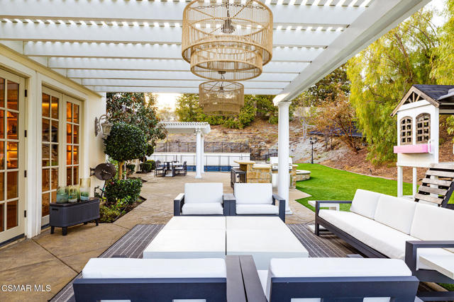 29475 Malibu View Court, Agoura Hills CA: https://media.crmls.org/mediaz/51cf1612-a142-44cf-b614-56e3c2d3b546.jpg