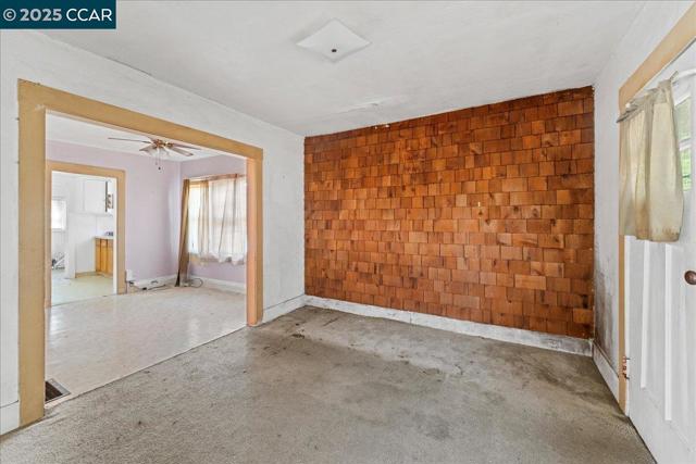 1229 55Th St, Emeryville CA: https://media.crmls.org/mediaz/51cf2ab6-a0c4-42f2-ad15-3824f76510c7.jpg