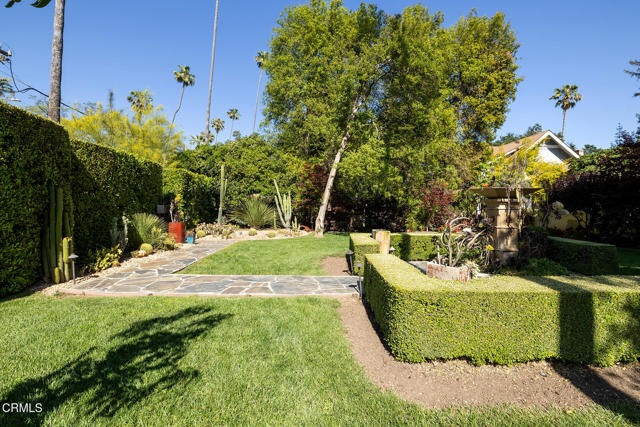 1052 New York Drive, Altadena CA: https://media.crmls.org/mediaz/51cfd7f6-8d01-4ed3-a0c0-f2589245d26f.jpg