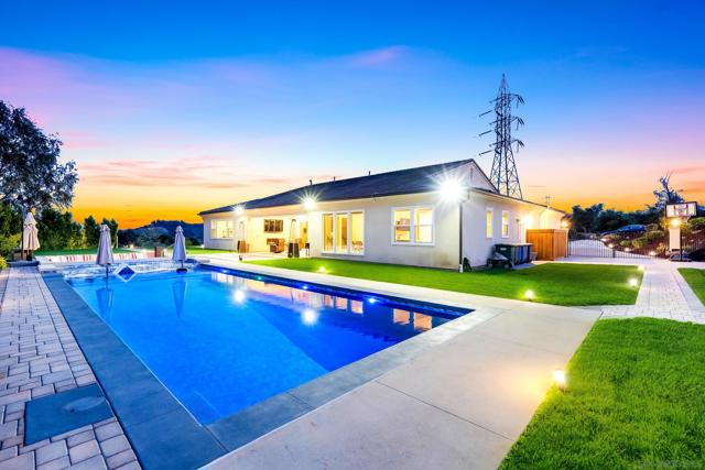 21992 Wilgen Rd, Escondido CA: https://media.crmls.org/mediaz/51d0e50b-dbe0-463e-83ca-acbaa4c43e4f.jpg