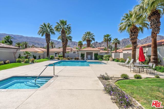 57766 Interlachen, La Quinta CA: https://media.crmls.org/mediaz/51d14ffc-6dce-40d0-8b31-06d6717889f5.jpg