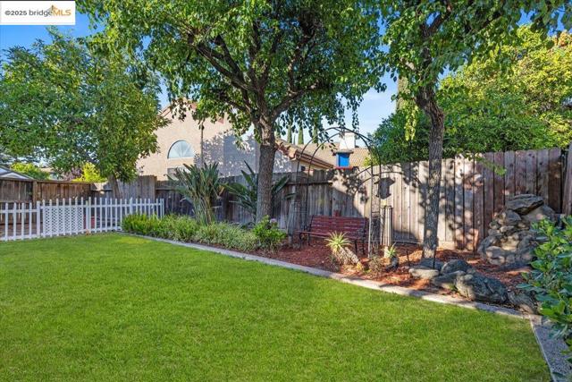 1531 Rutherford Ln, Oakley CA: https://media.crmls.org/mediaz/51d1d0f3-d2b1-4635-bdb1-ef6fdfea275f.jpg