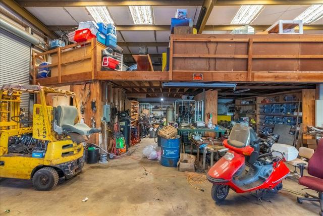 371 Calabasas Road, Watsonville CA: https://media.crmls.org/mediaz/51d20903-9a4d-4792-9561-cef63a4e1c0e.jpg