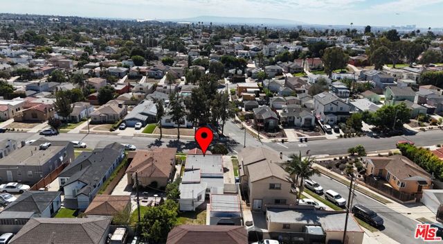 4137 W 58th Place, Los Angeles CA: https://media.crmls.org/mediaz/51d23af9-6b02-4d14-9131-05c3b176b80f.jpg