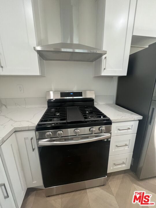 1282 1/2 S Highland Avenue, Los Angeles CA: https://media.crmls.org/mediaz/51d24a14-85e2-43a0-af9c-91a3be89e7bc.jpg