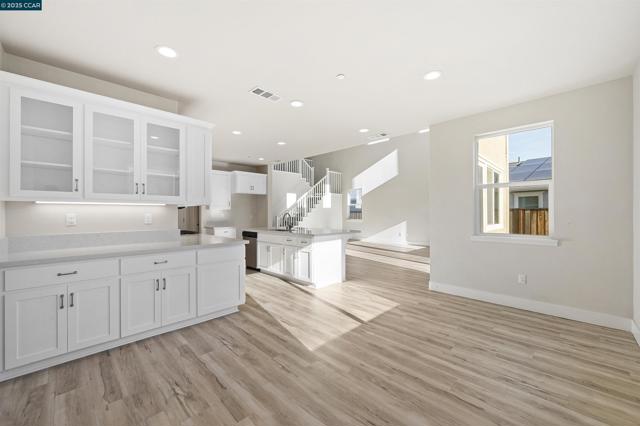 5541 Promontory Way, Antioch CA: https://media.crmls.org/mediaz/51d27403-9b12-4bf4-8af1-c1db99a4837e.jpg